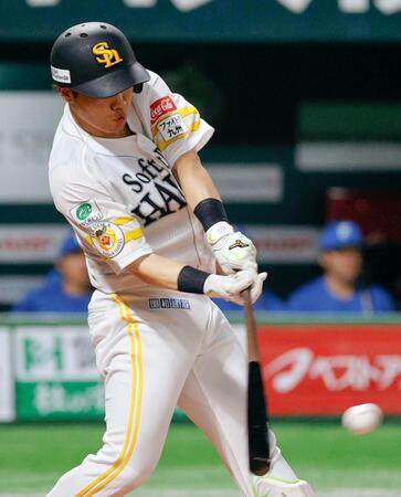 　２回、海野が右前に勝ち越し打を放つ