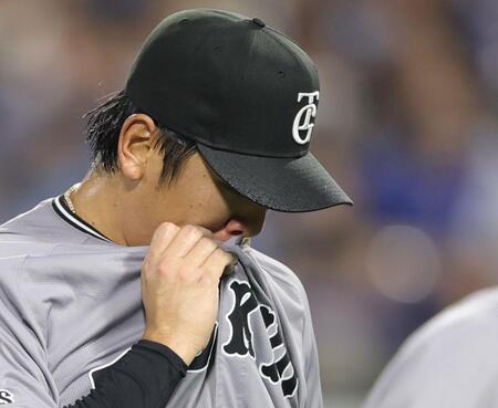 【写真】巨人・阿部監督が告げた代打・乙坂 古巣相手にバットが火をふいた