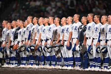 　市船橋に勝利し、校歌を歌う明豊ナイン（撮影・西田忠信）