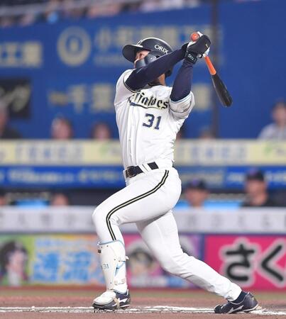 　６回、勝ち越しの左越えソロを放つ太田（撮影・開出牧）