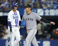 　３回、打者・梶原の時、ワイルドピッチでピンチを広げた又木（撮影・西岡正）