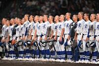 　市船橋に勝利し、校歌を歌う明豊ナイン（撮影・西田忠信）