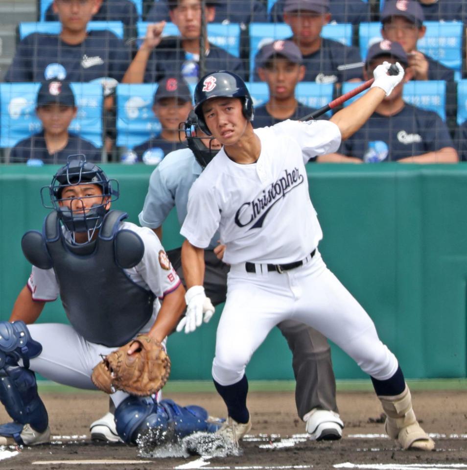 　１回、中前打を放つ聖隷クリストファー・大島歩真（撮影・中田匡峻）