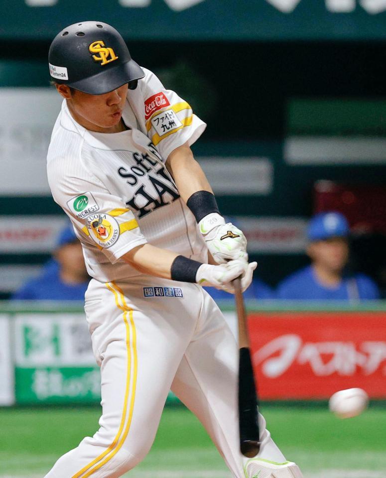 　２回、海野が右前に勝ち越し打を放つ