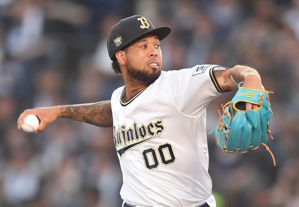 　力投するエスピノーザ（撮影・開出牧）