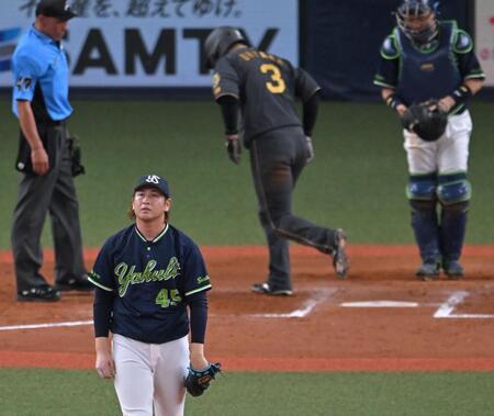 ヤクルト・小沢　またぎ誤算で制球難　高津監督脱帽「タイガースのリリーフ陣のレベルの高さなのかな」