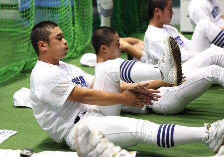 　トレーニングをする県岐阜商・川崎広貴主将（撮影・中田匡峻）