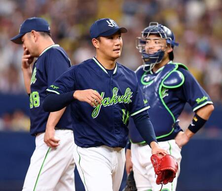 　５回途中、降板する奥川（撮影・山口登）