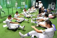 　トレーニングをする県岐阜商ナイン（撮影・中田匡峻）