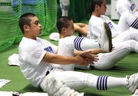 　トレーニングをする県岐阜商・川崎広貴主将（撮影・中田匡峻）