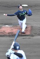 　３回途中まで５４球を投じた青柳（撮影・佐藤厚）