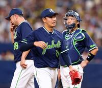 　５回途中、降板する奥川（撮影・山口登）