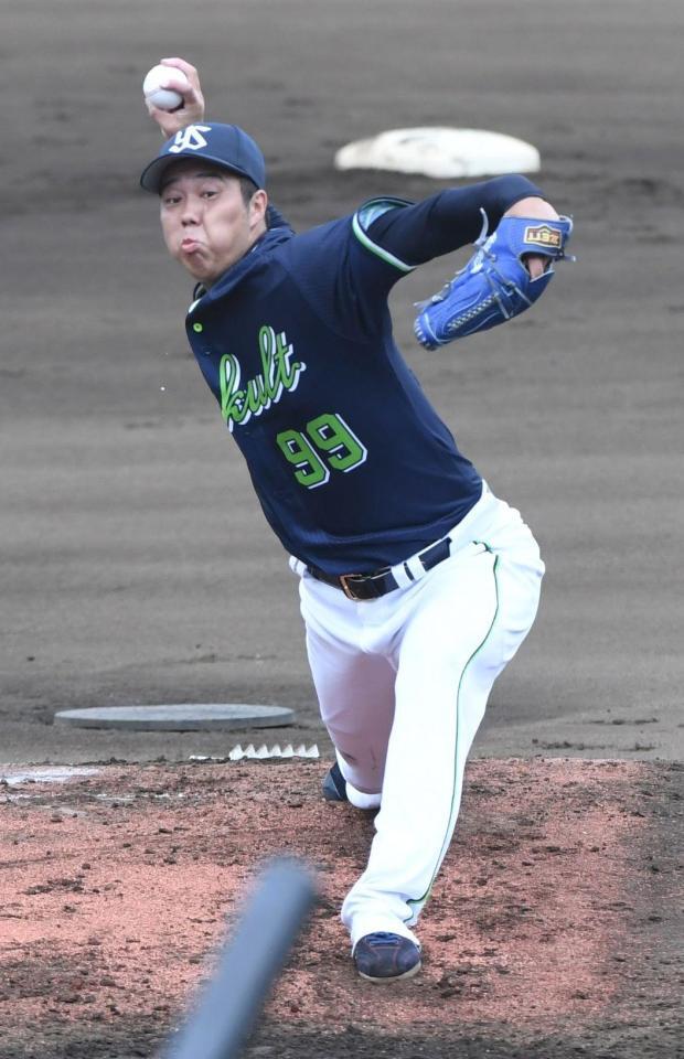 　３回途中まで５４球を投じた青柳（撮影・佐藤厚）