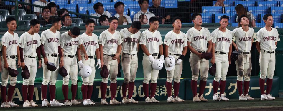 　１回戦で広陵に敗れた旭川志峯ナイン（８月７日）