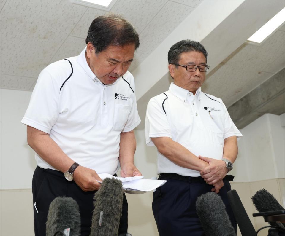 　会見をする宝副会長（左）と角田大会会長＝撮影・中田匡峻