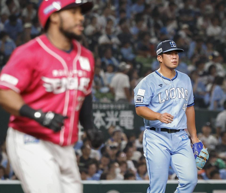 　８回に登板し５失点した西武のボー