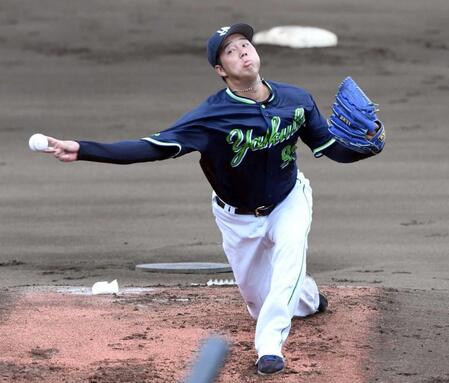 　実戦に初登板した青柳（撮影・佐藤厚）