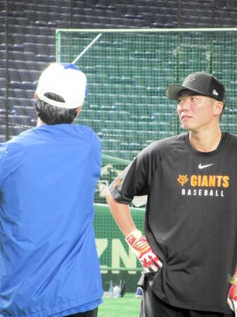 巨人・坂本と中日・大野が試合前に交流　同学年のレジェンド“会談”