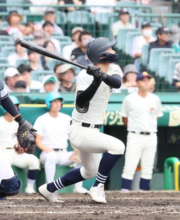 　２回、同点適時二塁打を放つ未来富山・内藤愛斗（撮影・石井剣太郎）