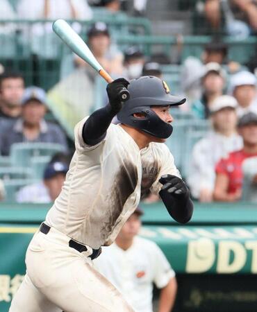 　９回、適時打を放つ未来富山・江藤蓮（撮影・石井剣太郎）