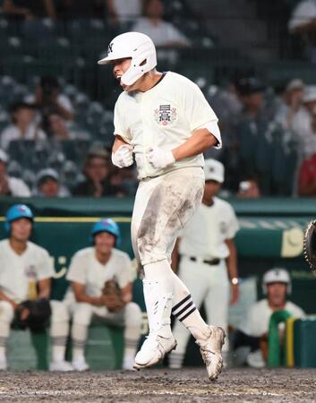 【写真】日大三　田中諒　初戦の豊橋中央戦では決勝弾を放って雄叫び