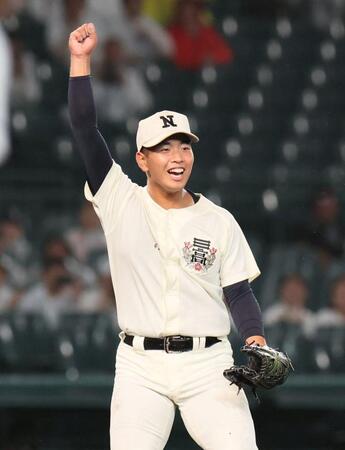 【写真】日大三＆豊橋中央　両チームのエースが相手校の応援に乗ってマウンドでリズム