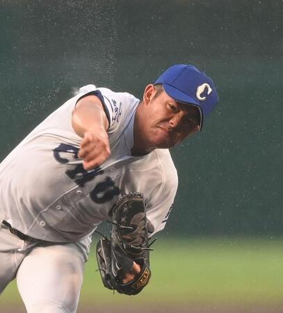 　雨の中、力投する豊橋中央・高橋大喜地（撮影・西田忠信）