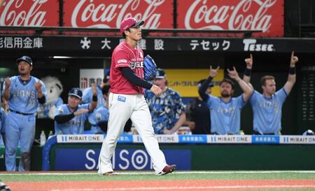 楽天・則本　２点差守り切れず　自らへの怒り　ベンチの手すり部分を叩いて悔しがる