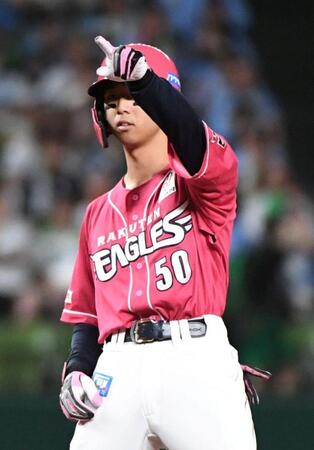 　６回、武藤は右線に勝ち越しの適時二塁打を放つ（撮影・佐藤厚）