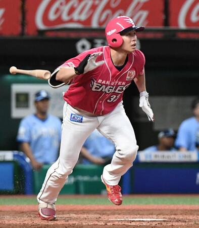 　５回、中島は右越えに３号ソロを放つ（撮影・佐藤厚）