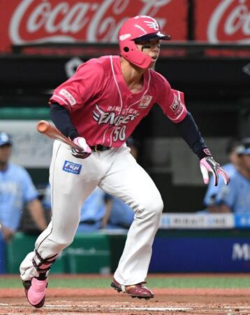 　６回、武藤は右線に勝ち越しの適時二塁打を放つ（撮影・佐藤厚）