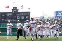 　日大山形に勝利し、笑顔を見せる県岐阜商ナイン（撮影・中田匡峻）