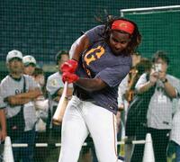 　打撃練習するフェリス（撮影・金田祐二）