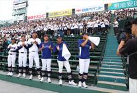 　高川学園側のアルプススタンド（撮影・中田匡峻）