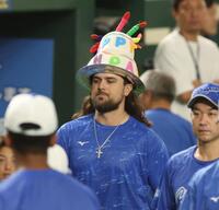 　誕生日のチェイビス（撮影・金田祐二）