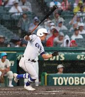 　２回、安打を放つ豊橋中央・高橋大喜地（撮影・石井剣太郎）