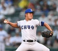 　力投する先発の豊橋中央・高橋大喜地（撮影・西田忠信）