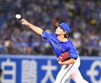 　４回、２番手で登板し力投する三嶋（撮影・園田高夫）