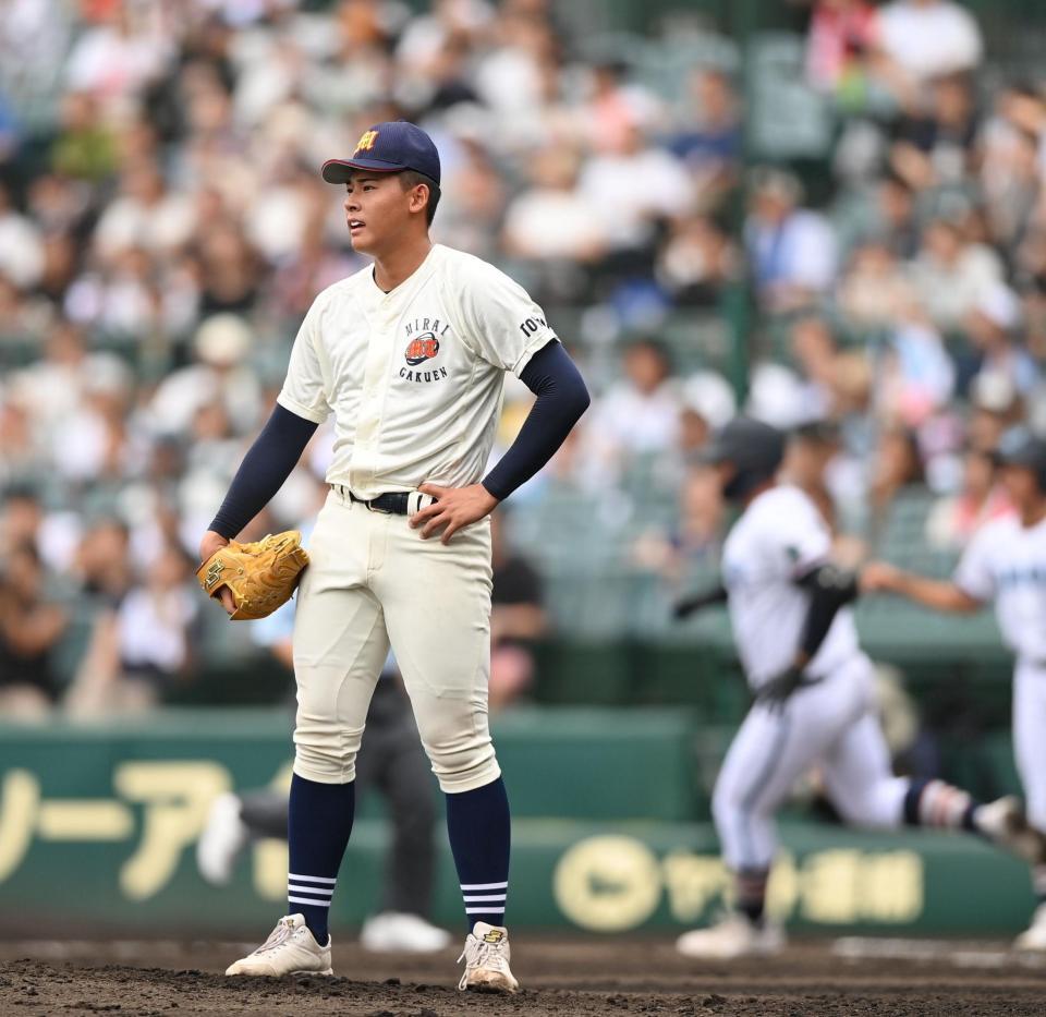 　２回、高川学園・遠矢文太にソロを浴びた未来富山・江藤蓮（撮影・西田忠信）