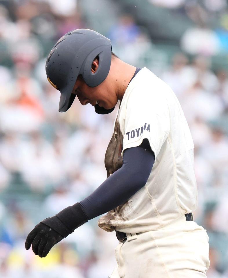 　７回、併殺打に倒れた未来富山・江藤蓮（撮影・石井剣太郎）