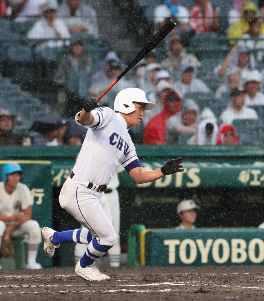 　２回、安打を放つ豊橋中央・高橋大喜地（撮影・石井剣太郎）