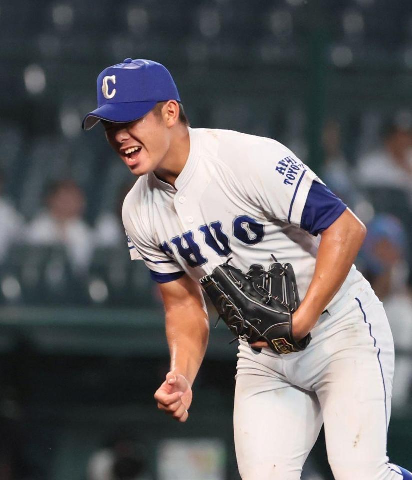 　７回、無失点に抑え吠える豊橋中央・高橋大喜地（撮影・石井剣太郎）