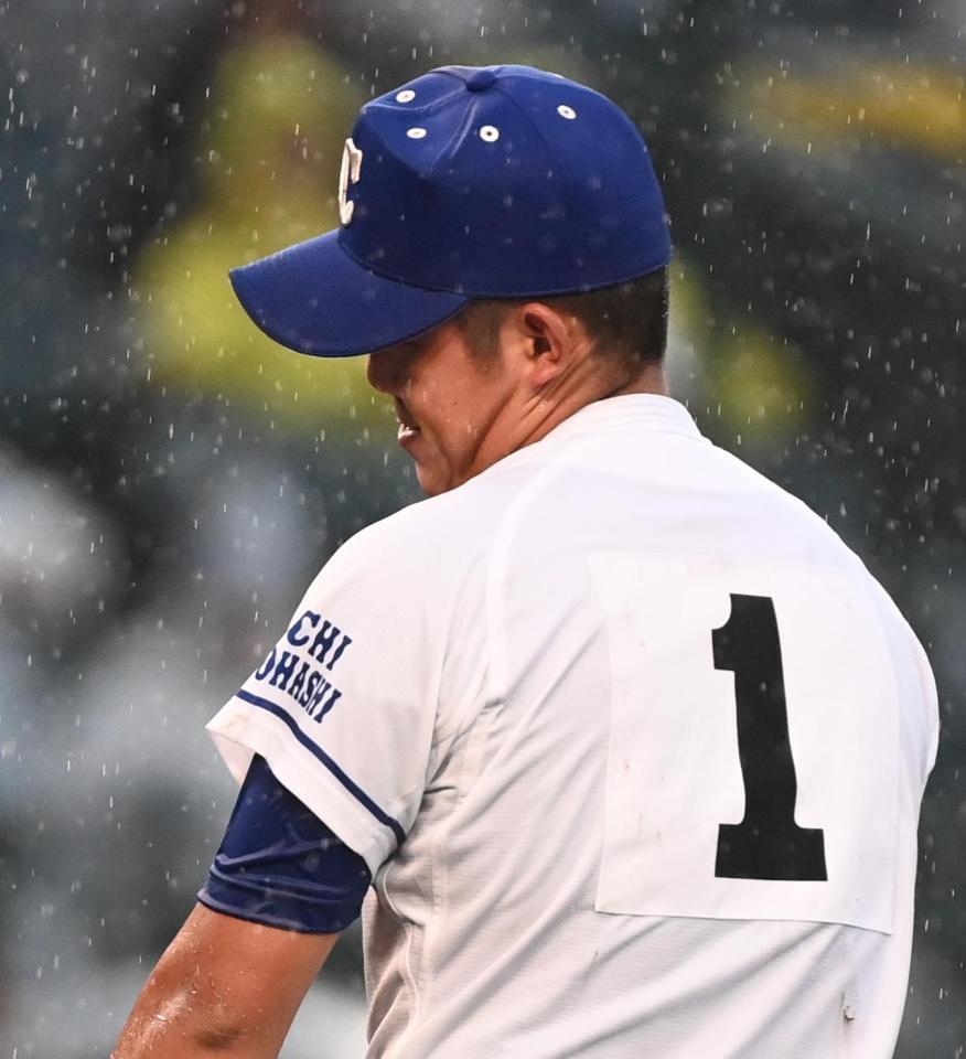 　５回のピンチに猪木顔をする豊橋中央の高橋