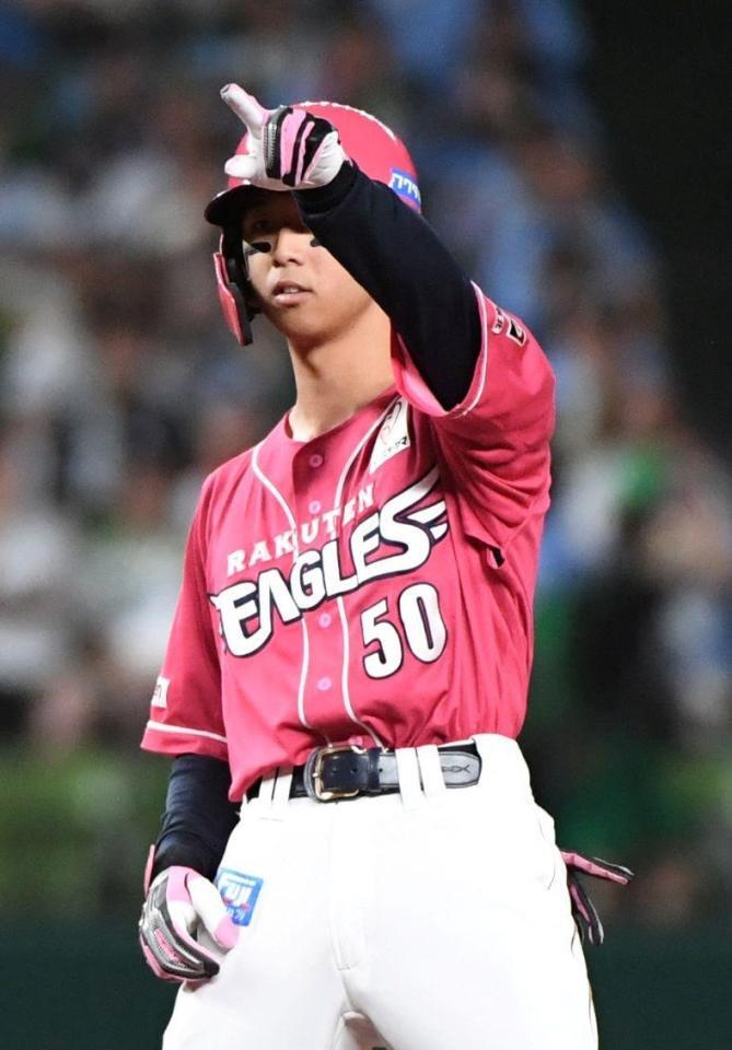 　６回、武藤は右線に勝ち越しの適時二塁打を放つ（撮影・佐藤厚）