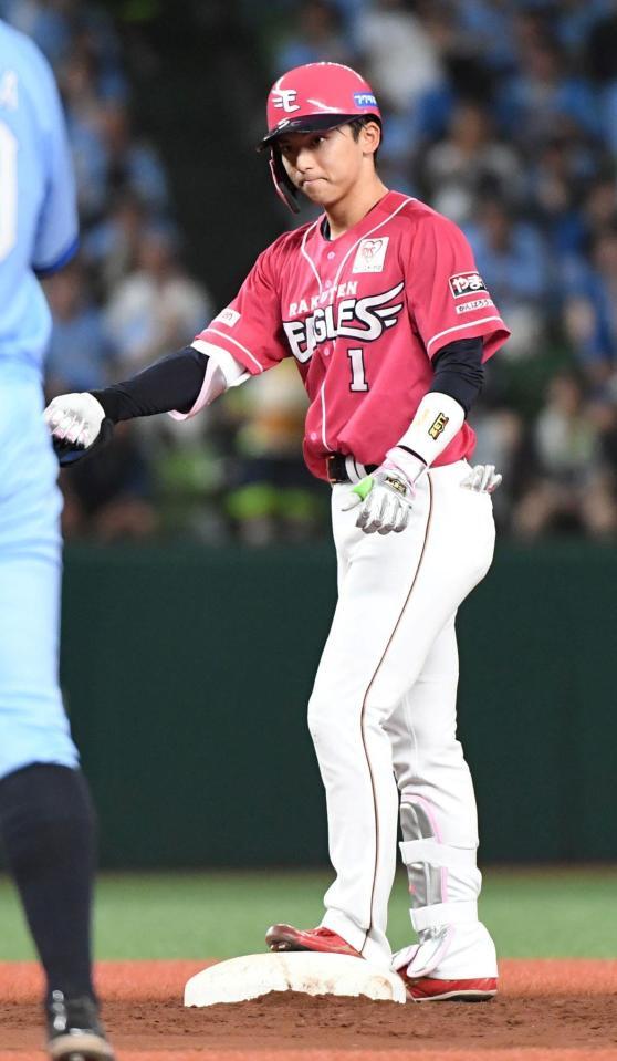 　３回、宗山は左線二塁打を放つ（撮影・佐藤厚）