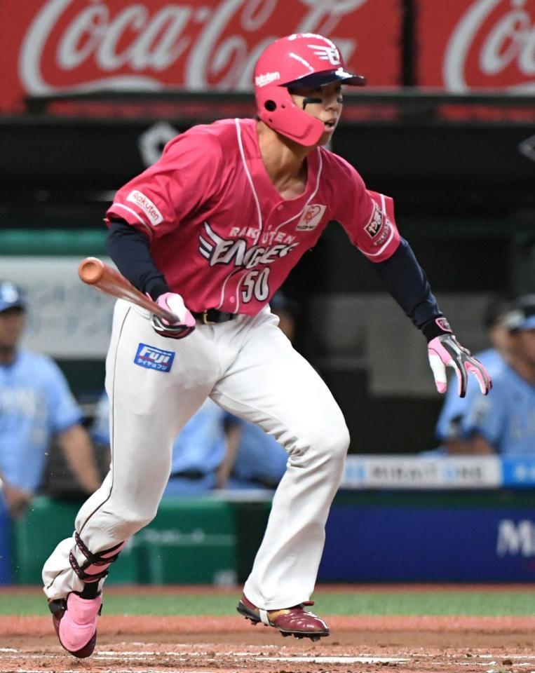 　６回、武藤は右線に勝ち越しの適時二塁打を放つ（撮影・佐藤厚）