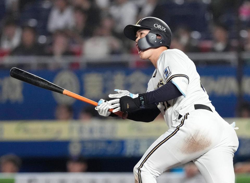 　10回、太田が左越えに勝ち越し２ランを放つ