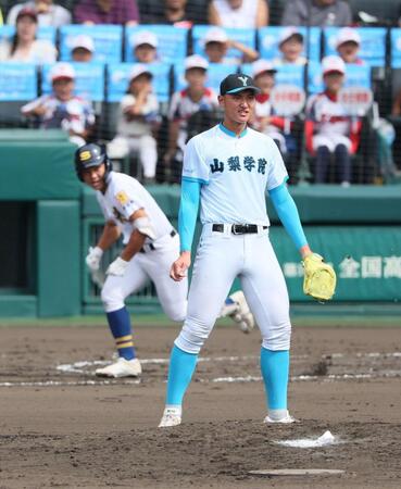 　７回、聖光学院・鈴木来夢に同点打を許した山梨学院・菰田陽生（撮影・石井剣太郎）