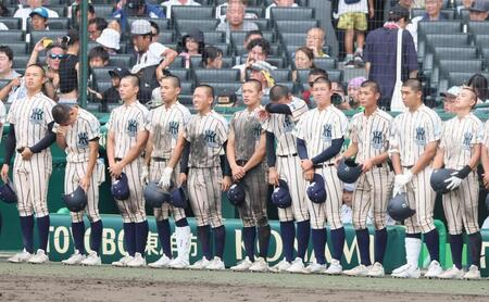 　試合に敗れた東大阪大柏原ナイン（撮影・石井剣太郎）