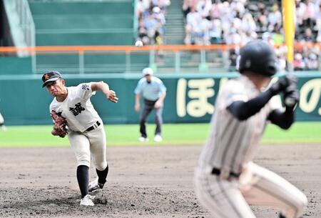 　８回、先発から投げ続け完投した尽誠学園・広瀬賢汰（撮影・今井雅貴）